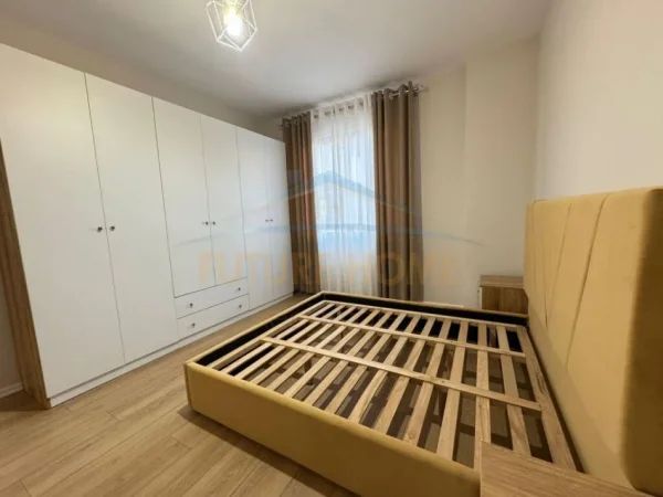 Tirane, jepet me qera apartament 2+1 , 112 m² 500 € (Unaza e Re)