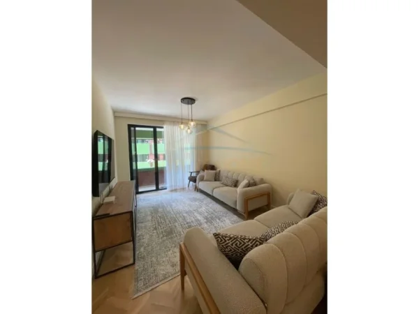 Tirane, jepet me qera apartament 3+1+Ballkon Kati 3, 150 m² 1.300 € (Kodra e Diellit)