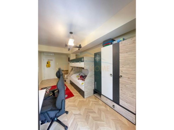 Tirane, jepet me qera apartament 3+1+Ballkon Kati 3, 150 m² 1.300 € (Kodra e Diellit)
