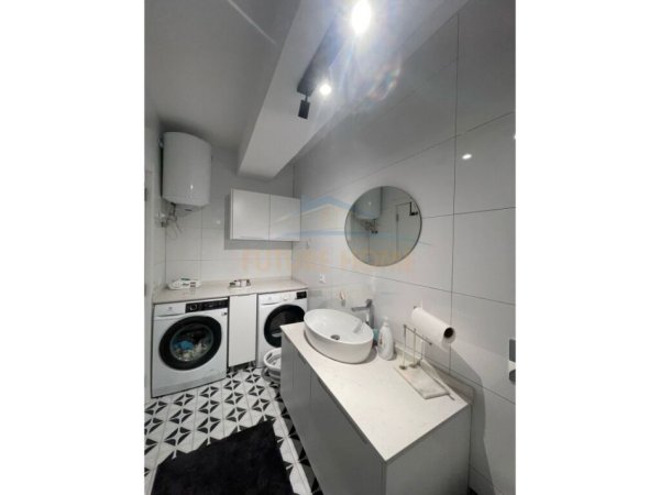 Tirane, jepet me qera apartament 3+1+Ballkon Kati 3, 150 m² 1.300 € (Kodra e Diellit)