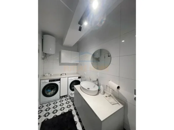 Tirane, jepet me qera apartament 3+1+Ballkon Kati 3, 150 m² 1.300 € (Kodra e Diellit)