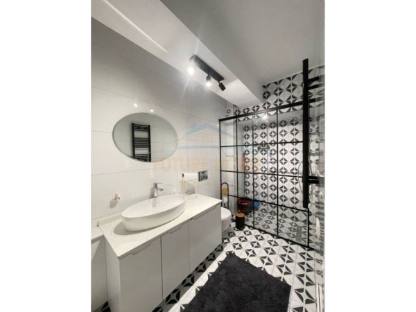 Tirane, jepet me qera apartament 3+1+Ballkon Kati 3, 150 m² 1.300 € (Kodra e Diellit)