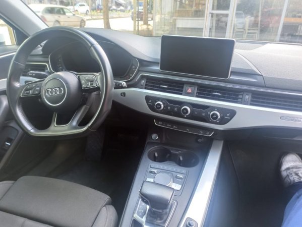 Tirane, shitet makine Audi A4 Nafte, e bardhë automatik Kondicioner 240 km 25.000 €