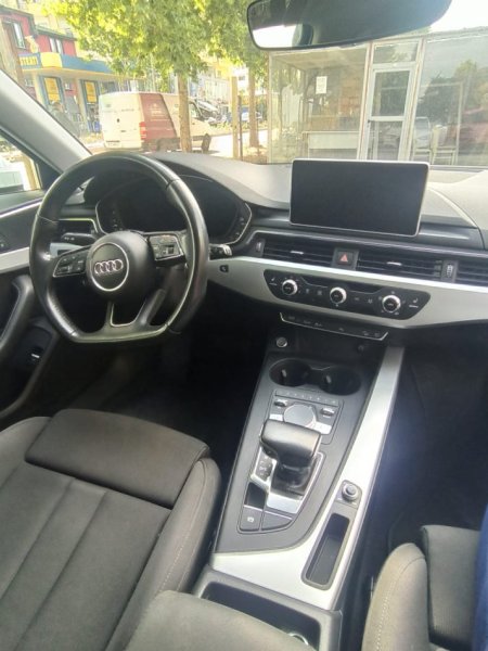 Tirane, shitet makine Audi A4 Nafte, e bardhë automatik Kondicioner 240 km 25.000 €