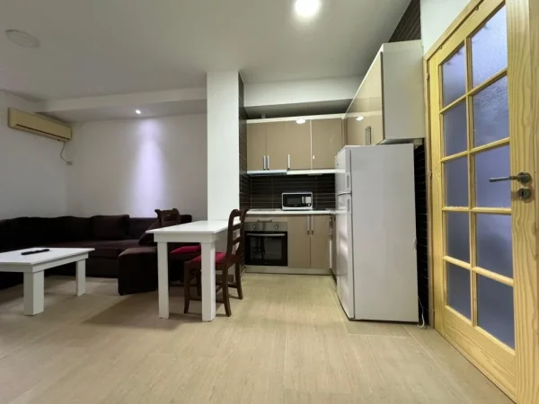 Tirane, jepet me qera apartament Kati 3, 52 m² 300 € 