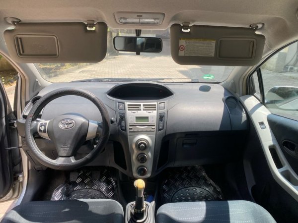 Tirane, shitet makine toyota yaris 1.4 Nafte, gri e erret manuale Kondicioner 150.000 km 3.250 €