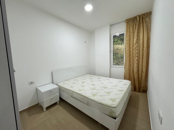 Tirane, jepet me qera apartament 1+1 Kati 4, 55 m² 300 € 
