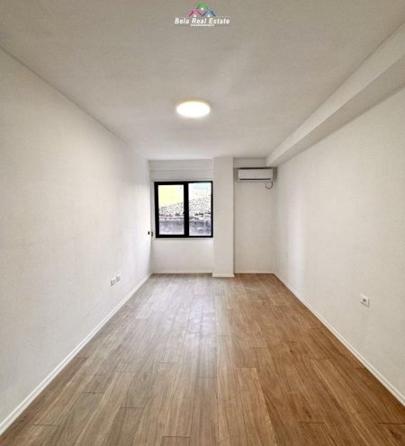 Tirane, jepet me qera zyre Kati 0, 88 m² 550 € (zogu i zi)