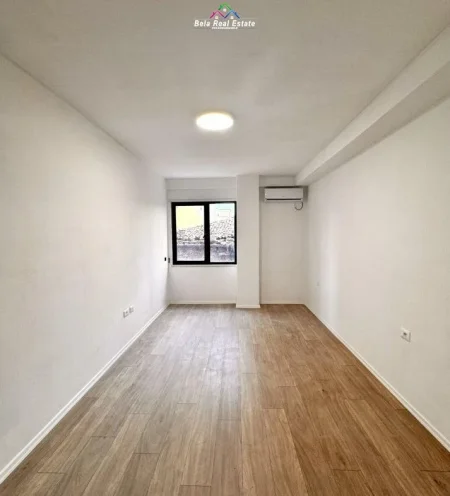 Tirane, jepet me qera zyre Kati 0, 88 m² 550 € (zogu i zi)