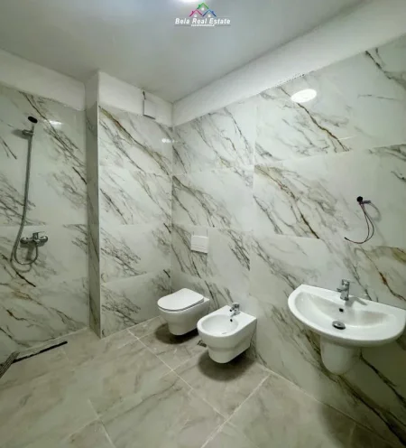 Tirane, jepet me qera zyre Kati 0, 88 m² 550 € (zogu i zi)