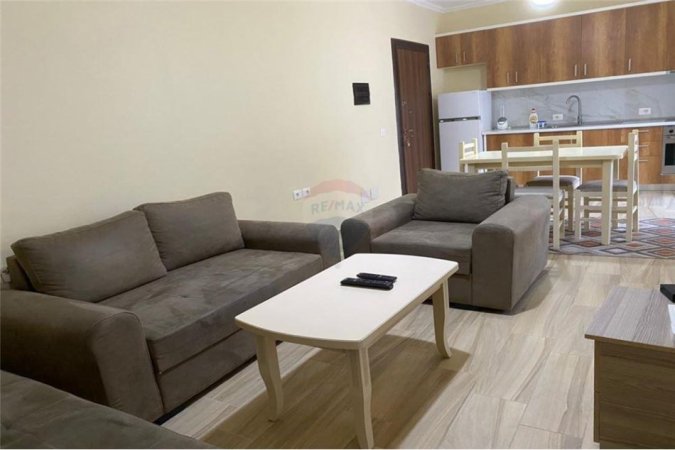 Tirane, jepet me qera apartament 1+1 Kati 2, 65 m² 350 € (Jepet apartament 1+1 me qira tek Kopshti Botanik!)