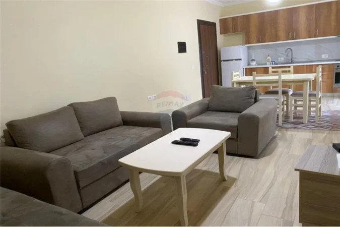 Tirane, jepet me qera apartament 1+1 Kati 2, 65 m² 350 € (Jepet apartament 1+1 me qira tek Kopshti Botanik!)