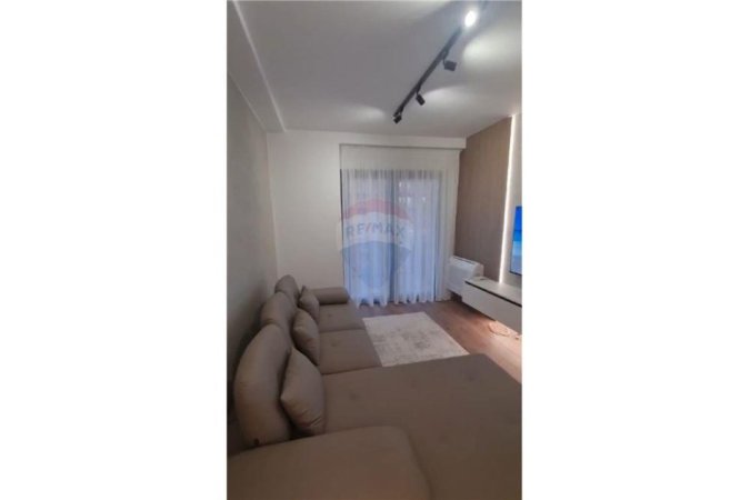Tirane, jepet me qera apartament 1+1 Kati 7, 65 m² 1.000 € (Tirana Garden Building - Rruga e Kavajës)