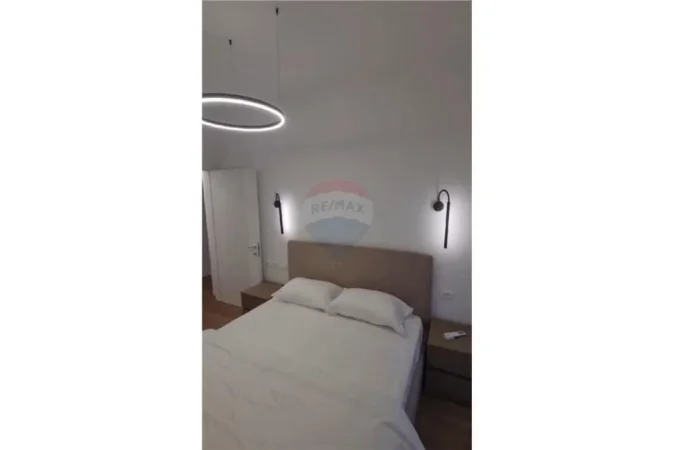 Tirane, jepet me qera apartament 1+1 Kati 7, 65 m² 1.000 € (Tirana Garden Building - Rruga e Kavajës)