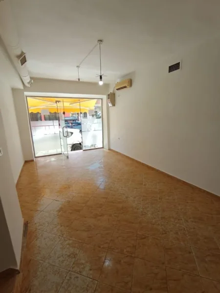 Tirane, jepet me qera ambjent biznesi Kati 0, 50 m² 550 € (Ali Demi)