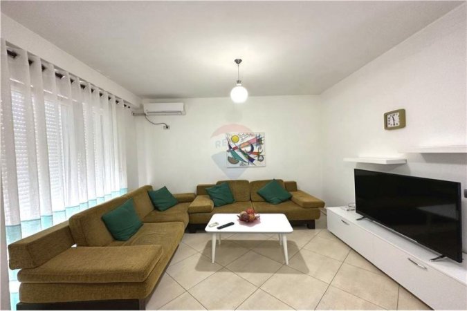 Tirane, jepet me qera apartament 1+1 Kati 2, 80 m² 400 € (APARTAMENT ME QIRA 1+1 TEK KOPSHTI BOTANIK)