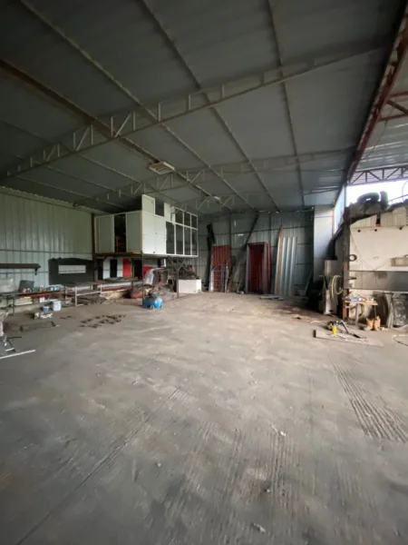 Tirane, jepet me qera magazine Kati 0, 330 m² 850 € (Astir)