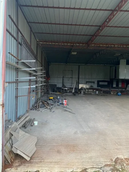 Tirane, jepet me qera magazine Kati 0, 330 m² 850 € (Astir)