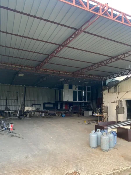 Tirane, jepet me qera magazine Kati 0, 330 m² 850 € (Astir)