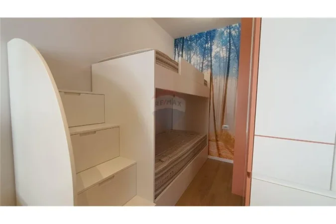 Tirane, jepet me qera apartament Kati 5, 38 m² 500 € (Rruga e Barrikadave - Pazari i Ri)