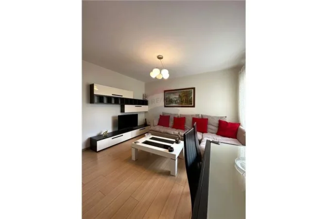 Tirane, jepet me qera apartament 2+1 Kati 2, 75 m² 600 € (Rruga Gjike Kuqali - Tirana e Re - Shushica)