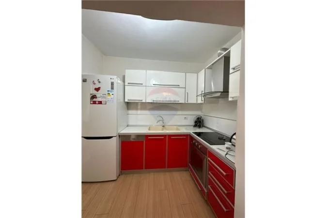 Tirane, jepet me qera apartament 2+1 Kati 2, 75 m² 600 € (Rruga Gjike Kuqali - Tirana e Re - Shushica)