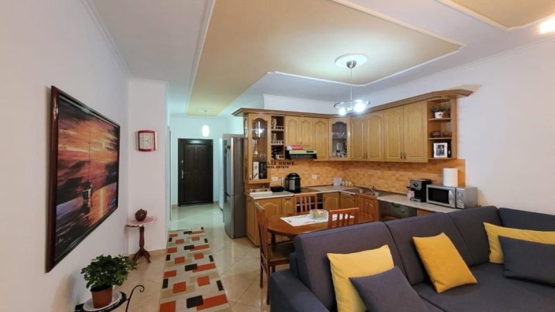 Tirane, shitet apartament 2+1+Ballkon Kati 2, 89 m² 98.000 € (FRESKU)
