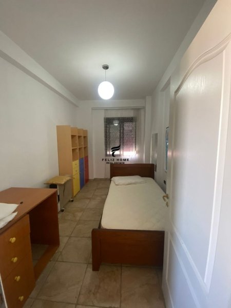 Tirane, jepet me qera apartament 3+1+Ballkon Kati 7, 100 m² 700 € (MINE PEZA)