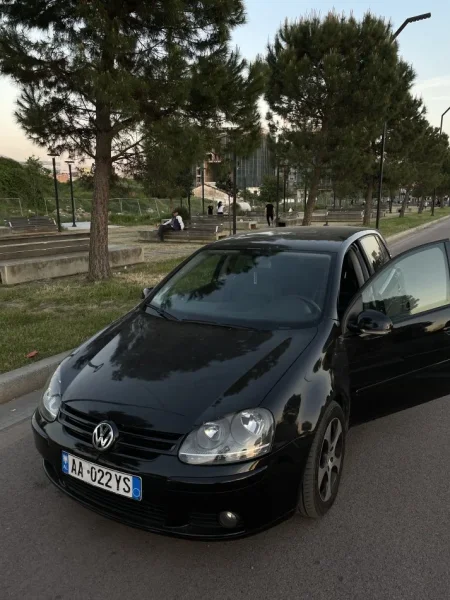 Tirane, shes makine Golf V Nafte, e zeze automatik Kondicioner 260.000 km