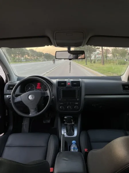 Tirane, shes makine Golf V Nafte, e zeze automatik Kondicioner 260.000 km