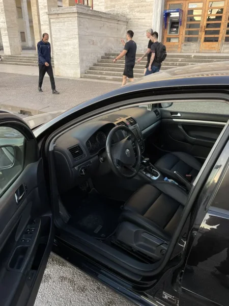 Tirane, shes makine Golf V Nafte, e zeze automatik Kondicioner 260.000 km