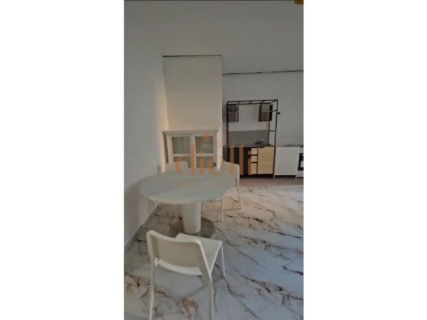 Tirane, jepet me qera apartament 2+1+Ballkon Kati 2, 95 m² 500 € 