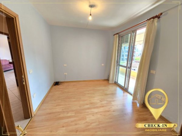 Tirane, jepet me qera apartament 2+1+Aneks+Ballkon Kati 3, 108 m² 800 € (Pazari i Ri)