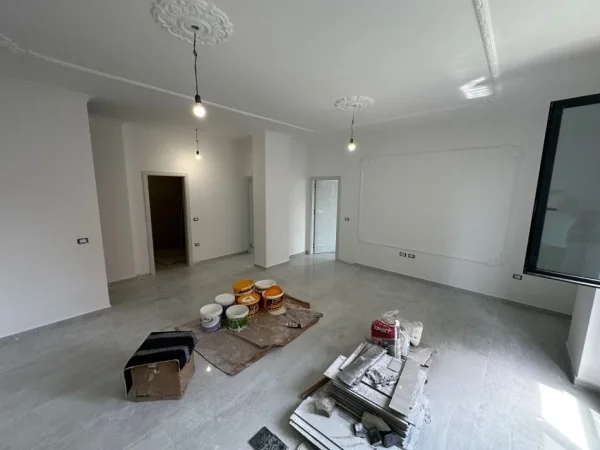Tirane, jepet me qera apartament 2+1+Ballkon Kati 1, 120 m² 800 € (Medreseja)