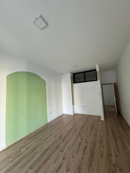 Tirane, jepet me qera zyre Kati 3, 90 m² 600 € (Rruga Kavajes)