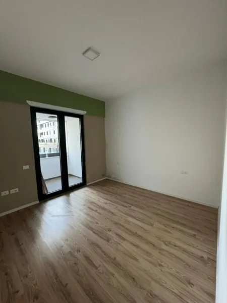 Tirane, jepet me qera zyre Kati 3, 90 m² 600 € (Rruga Kavajes)