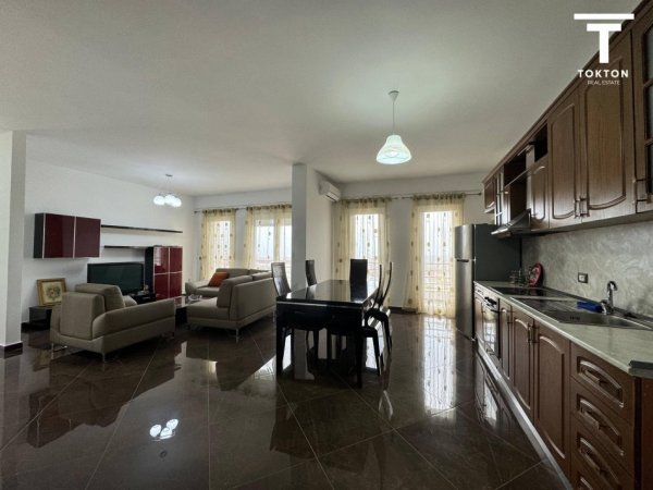 Tirane, jepet me qera apartament 3+1 , 134 m² 550 € (Fresku) TT 435