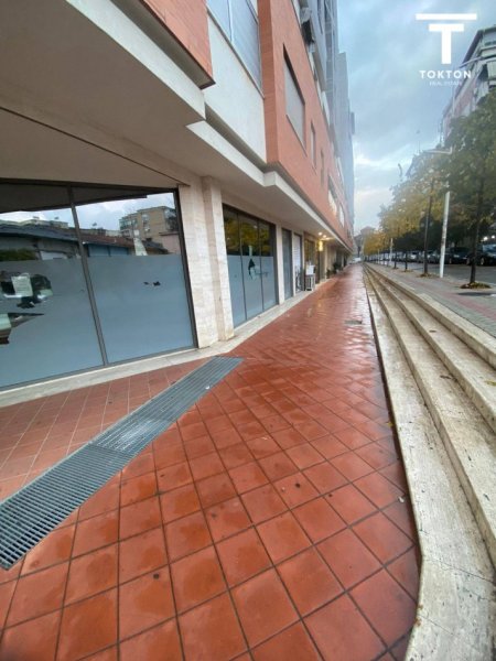 Tirane, shitet ambjent biznesi Kati 0, 83 m² 250.000 € (Kompleksio Orion) TT 433