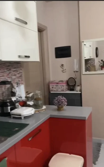 Tirane, jepet me qera apartament 1+1+Ballkon Kati 7, 56 m² 450 € (rruga bardhyl)