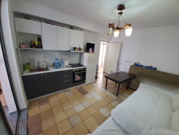 Tirane, jepet me qera apartament 1+1 Kati 5, 50 m² 350 € (Unaza zona Brryli)