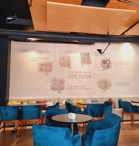 Tirane, shitet lokal , 74 m² 119.000 € (UET,Policia Bashkiake)