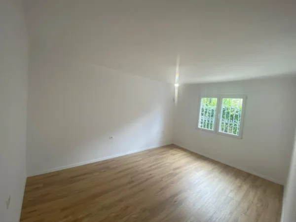 Tirane, shitet apartament 1+1 Kati 1, 56 m² 80.000 € (Ali Demi)