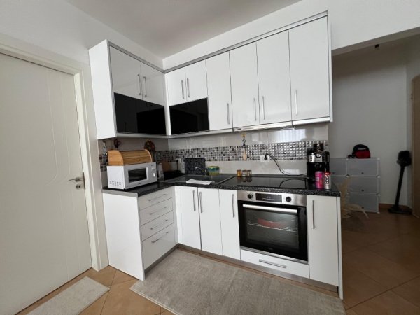 Tirane, jepet me qera apartament 2+1+Ballkon Kati 4, 75 m² 400 € (Fresku)