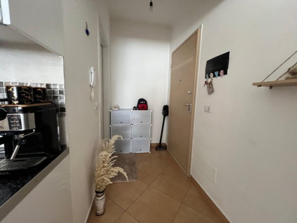 Tirane, jepet me qera apartament 2+1+Ballkon Kati 4, 75 m² 400 € (Fresku)