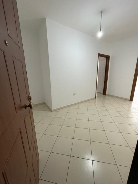 Tirane, shitet apartament 2+1 Kati 4, 95 m² 140.000 € (Rruga Don Bosko)
