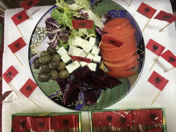 ALBANIA - Shiten flamuj Shqiptar - Simbol