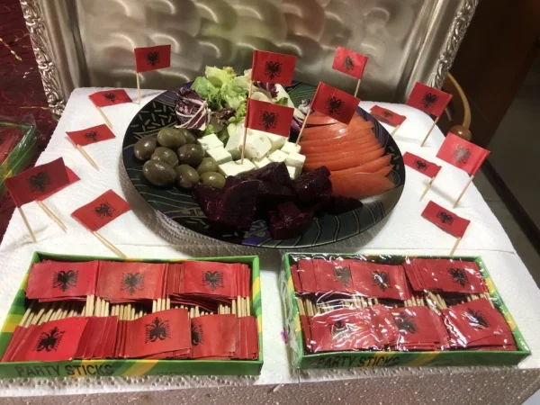 ALBANIA - Shiten flamuj Shqiptar - Simbol