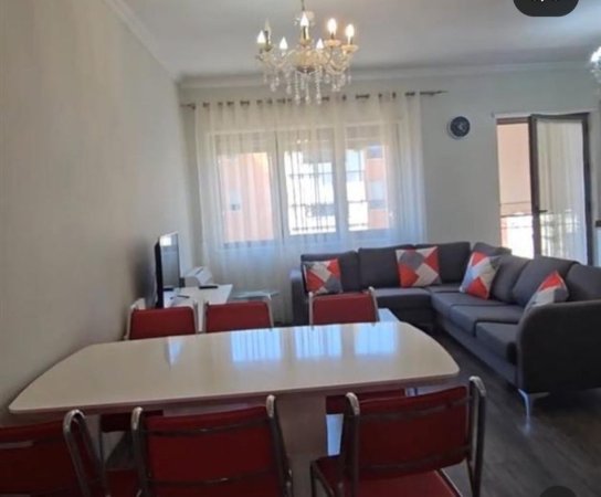 Tirane, jepet me qera apartament 3+1 Kati 8, 140 m² 1.000 € (Kompleksi Delijorgji)