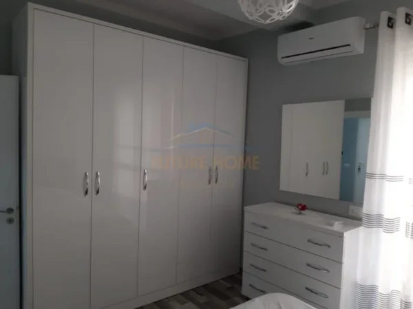 Tirane, jepet me qera apartament 1+1+Ballkon Kati 3, 68 m² 500 € (Vasil Shanto)