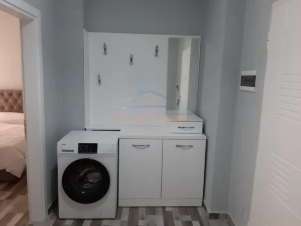 Tirane, jepet me qera apartament 1+1+Ballkon Kati 3, 68 m² 500 € (Vasil Shanto)